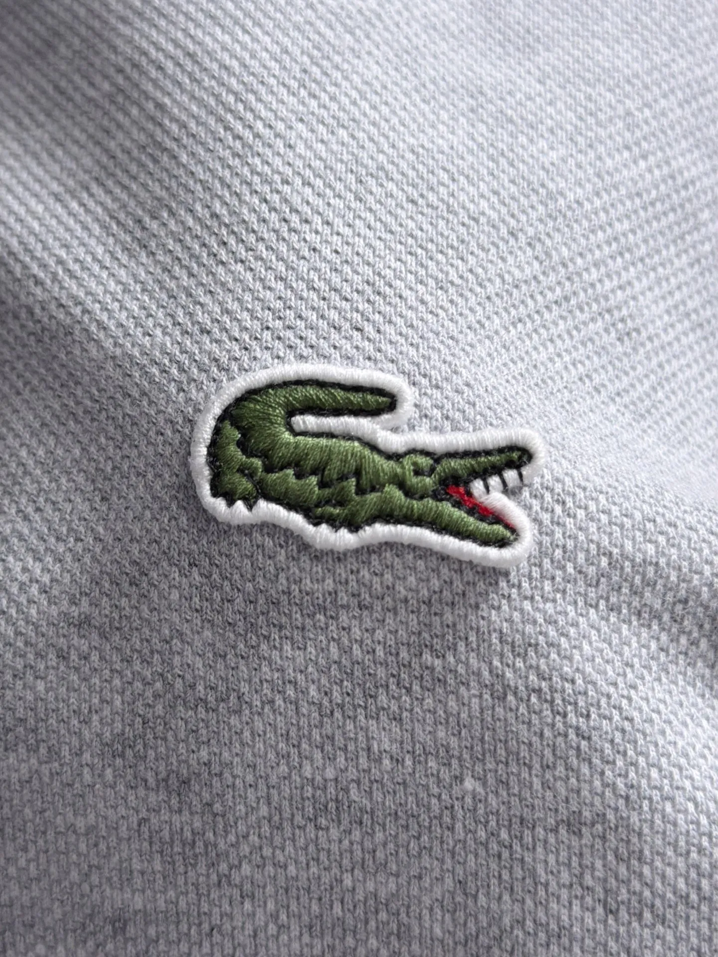 French Crocodile 2026 Spring and Summer Official Website Synchronization The Newest Arrival Style Classic Versatile Business Casual Polo Neck T-shirt Made of imported beaded cotton fabric, comfortable and breathable, with delicate texture and super soft skin-friendly touch! Lapel design, absolutely crisp and handsome fit! The sewing process with this density is absolutely meticulous in handling details! Skin-friendly and smooth to the touch, it is a perfect combination of comfort and breathability! The fabric properties are all excellent! Full of high-end feel! Simple and elegant design, Versatile is extremely wearable! All three standards! It is highly recommended to buy it, and you will never see a style like this outside! On sale on the official website! Size:M-2XL​